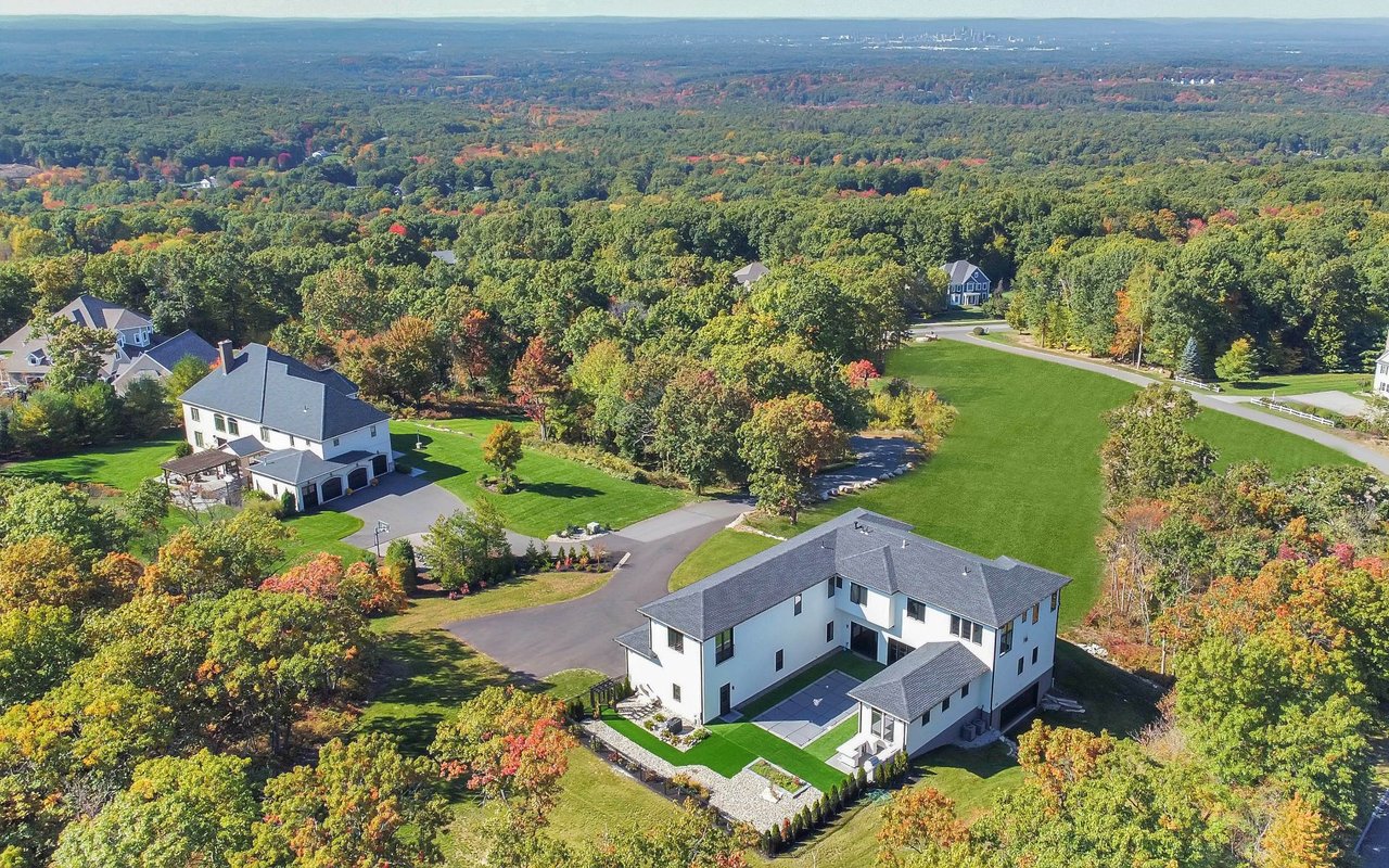 Roseanna Tedone Scarsdale | Westchester | Greenwich Real Estate Agent | Houlihan Lawrence in Scarsdale, NY