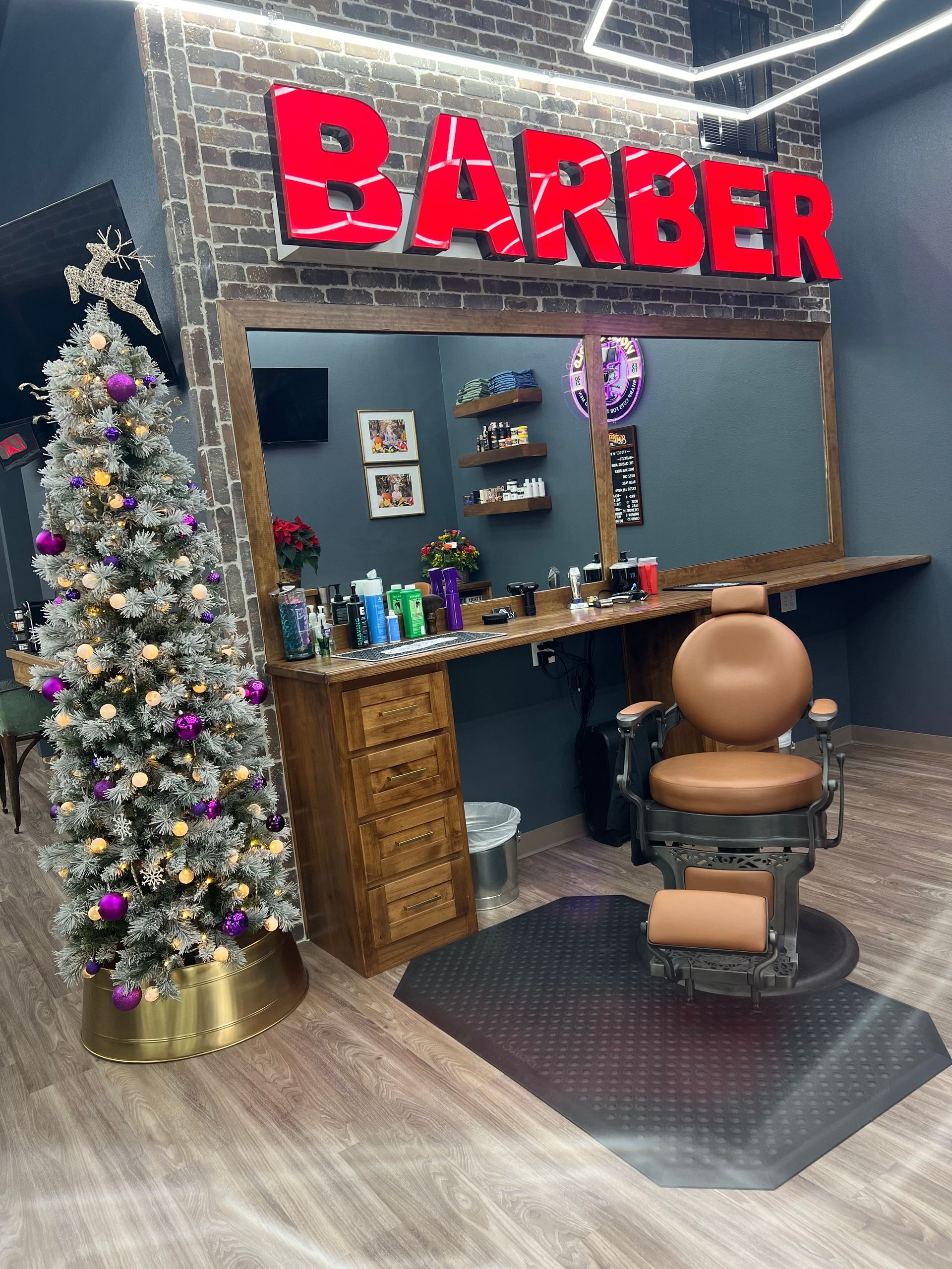 Violet & Gold Barbershop in Godley, TX (6)