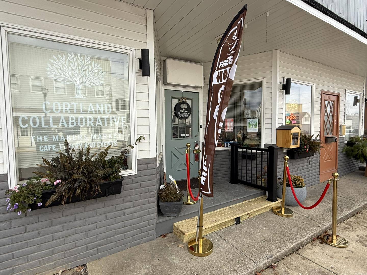 Cortland Collaborative & The Maker's Market Cafe Eatery and Events in Cortland, OH (6)