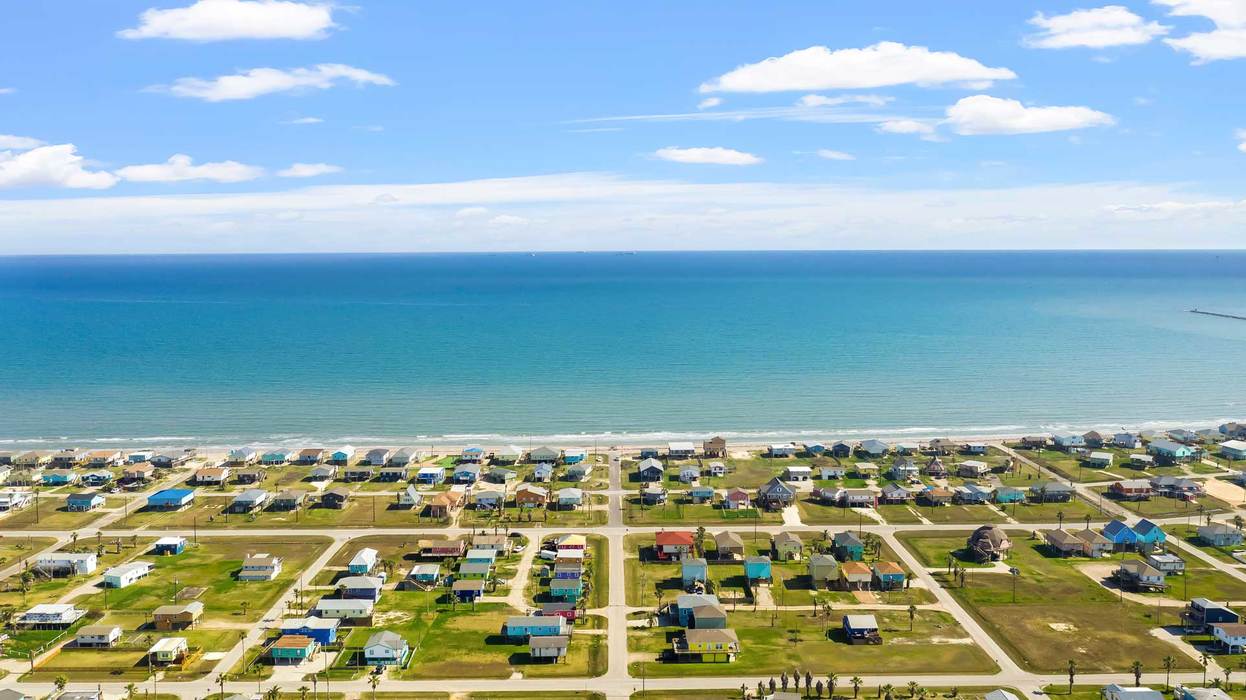 Grace Reutzel Realtor | Land Shore Realty Group Surfside Beach TX Real Estate Agent in Freeport, TX (6)