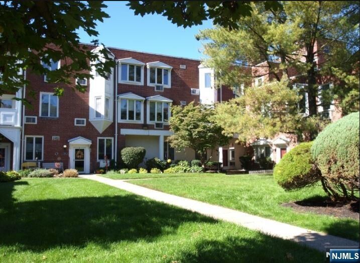 Tere Episale, Century 21 Crest Real Estate "in TEREtory" in Pompton Plains, NJ