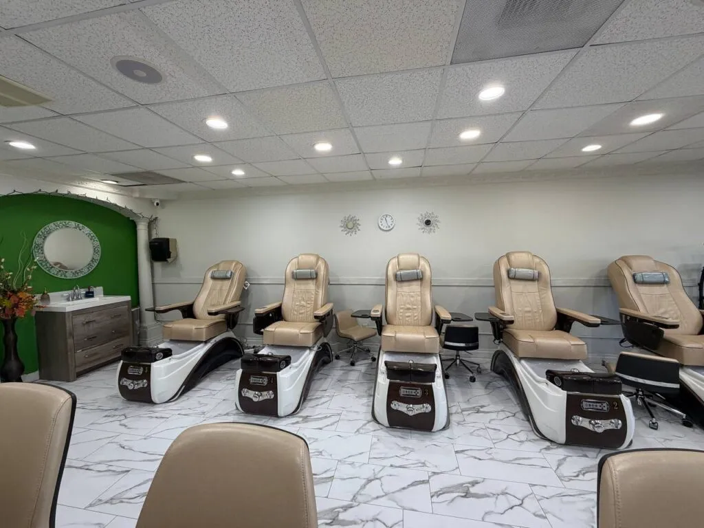 Lux Nails Spa in La Habra, CA (5)