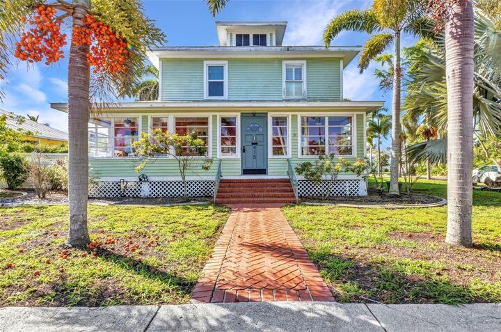 Lesley Barton - Michael Saunders & Co - Forbes Global Properties - Luxury Portfolio International Concierge Real Estate Agent in Punta Gorda, FL (4)