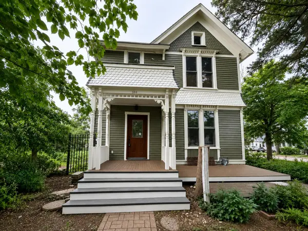 Kimberly and Russell Mann Realtors in Racine, WI (2)