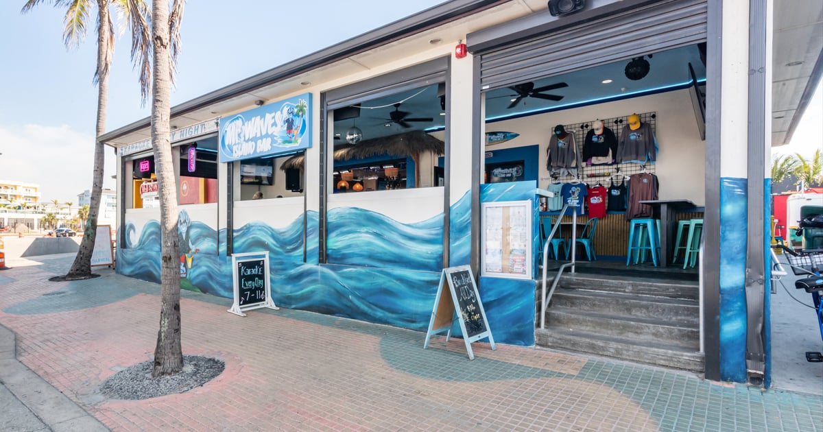Mr. Waves Island Bar in Fort Myers Beach, FL