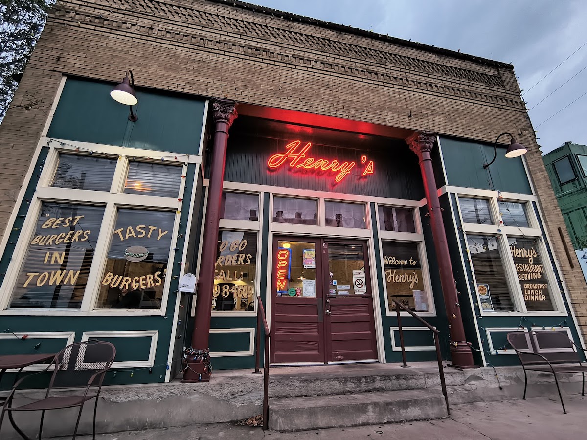 Henry's Restaurant in Lockhart, TX (3)