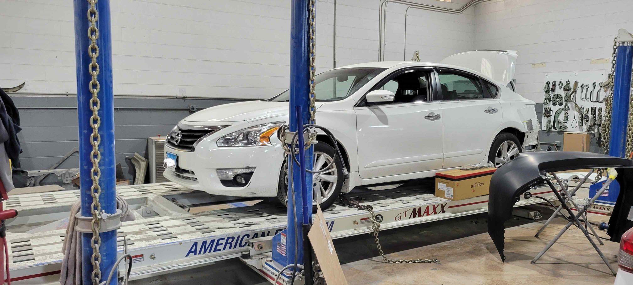 Bee Zee Collision and Service Center in Lincolnwood, IL