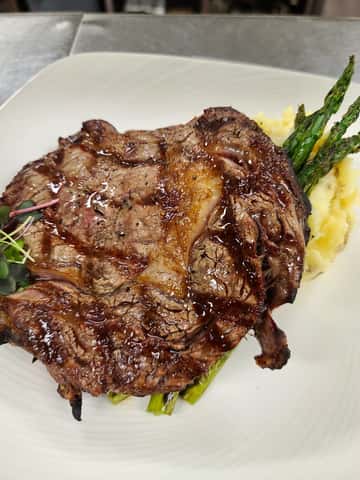 Legacy Restaurant & Grille in Avon Lake, OH (3)