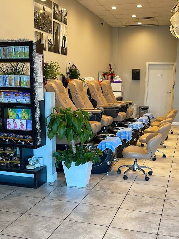Pampered Nails in Louisville, KY (2)