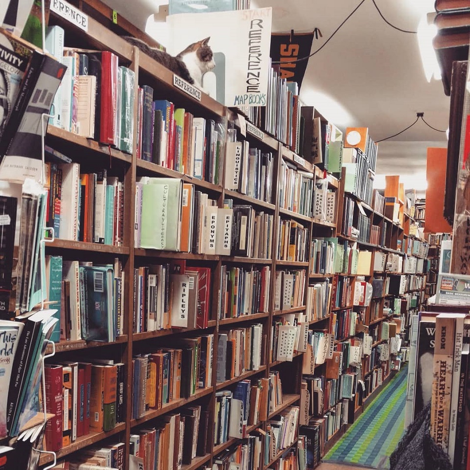 Hyde Brothers Booksellers in Fort Wayne, IN