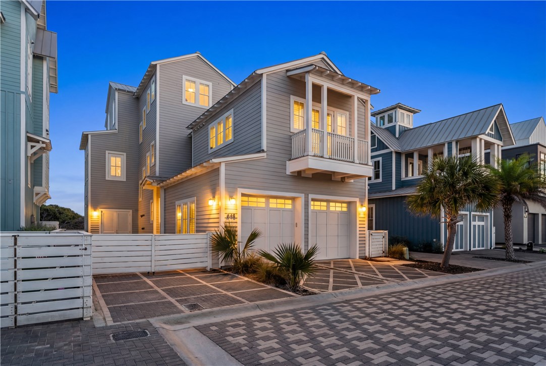 Port Aransas Realtor, Michele Lorette in Port Aransas, TX (4)