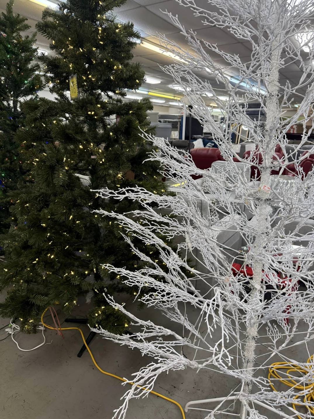 Don Baraton Liquidation Outlet in Logansport, IN (4)