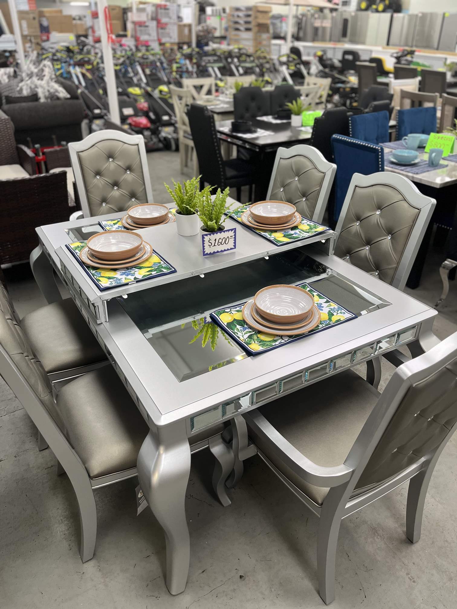 Don Baraton Liquidation Outlet in Logansport, IN (6)