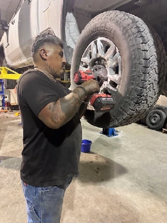 Southern Lifestyle Tire & Muffler LLC in Floresville, TX (6)
