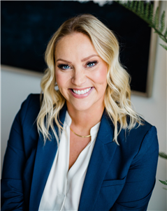 Leanne Pigman, Edina Realty in St Croix Falls, WI