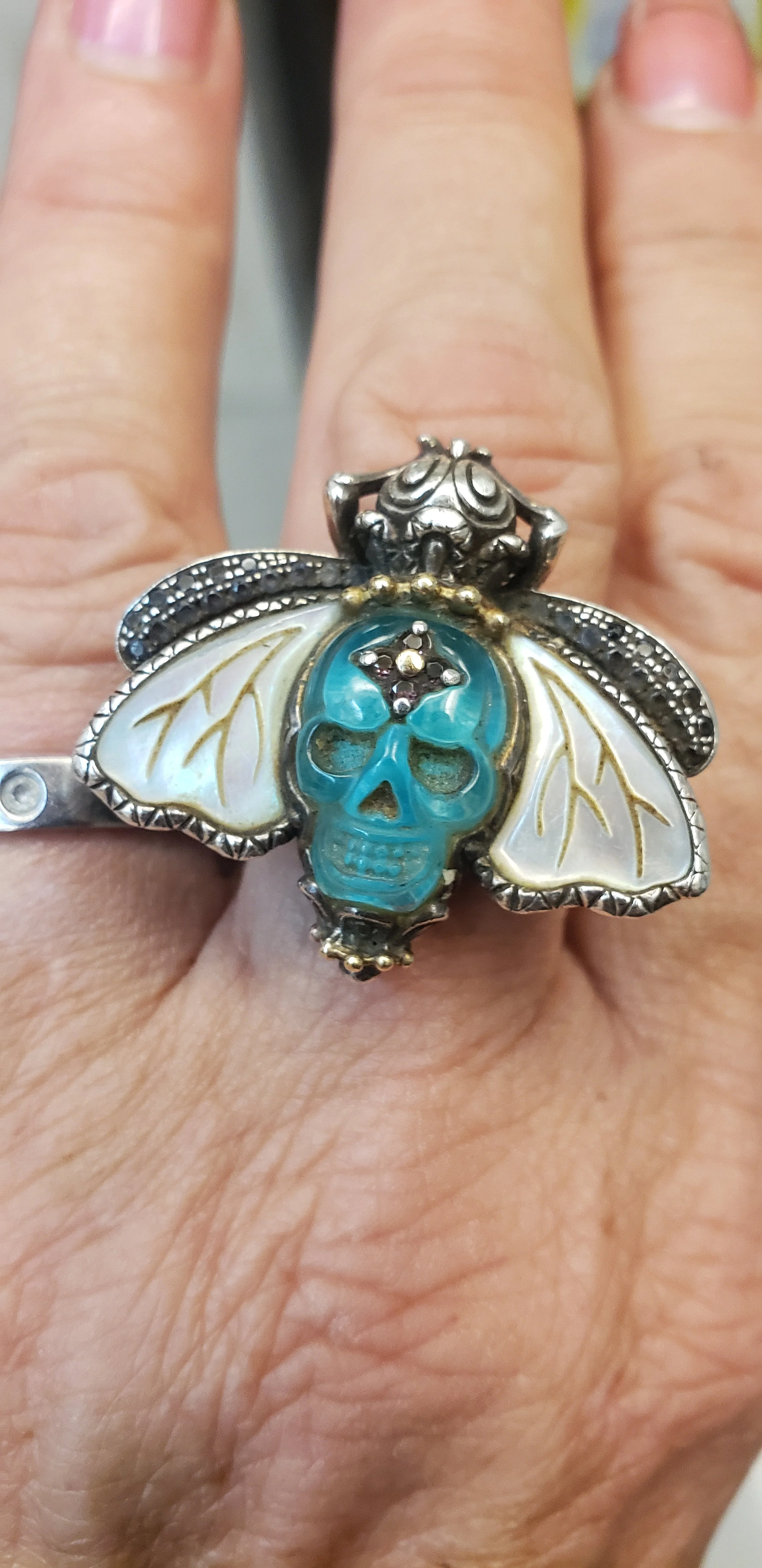 Bee's Knees Depilatorium & Boutique in Lucerne, CA