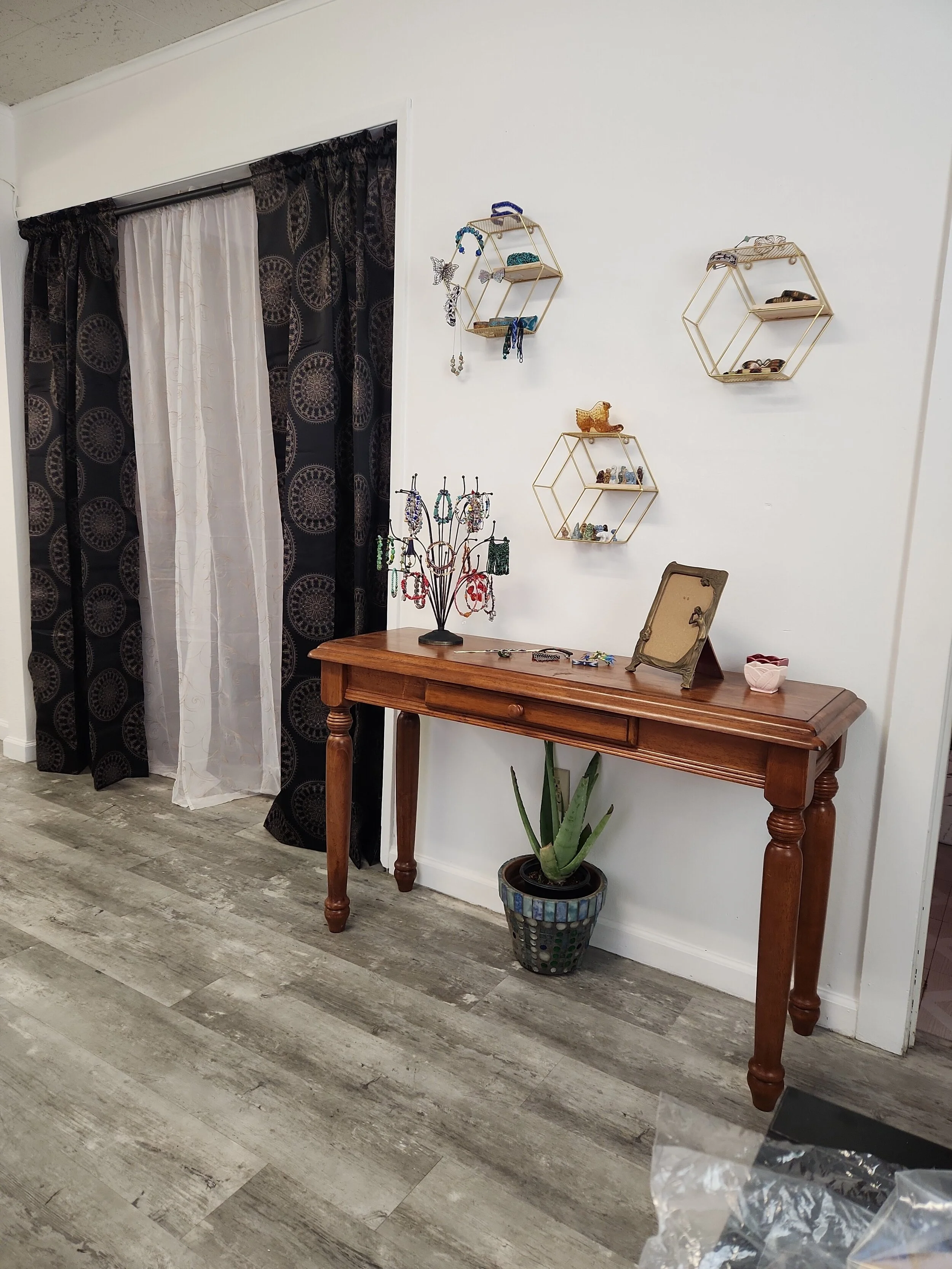 Bee's Knees Depilatorium & Boutique in Lucerne, CA (2)