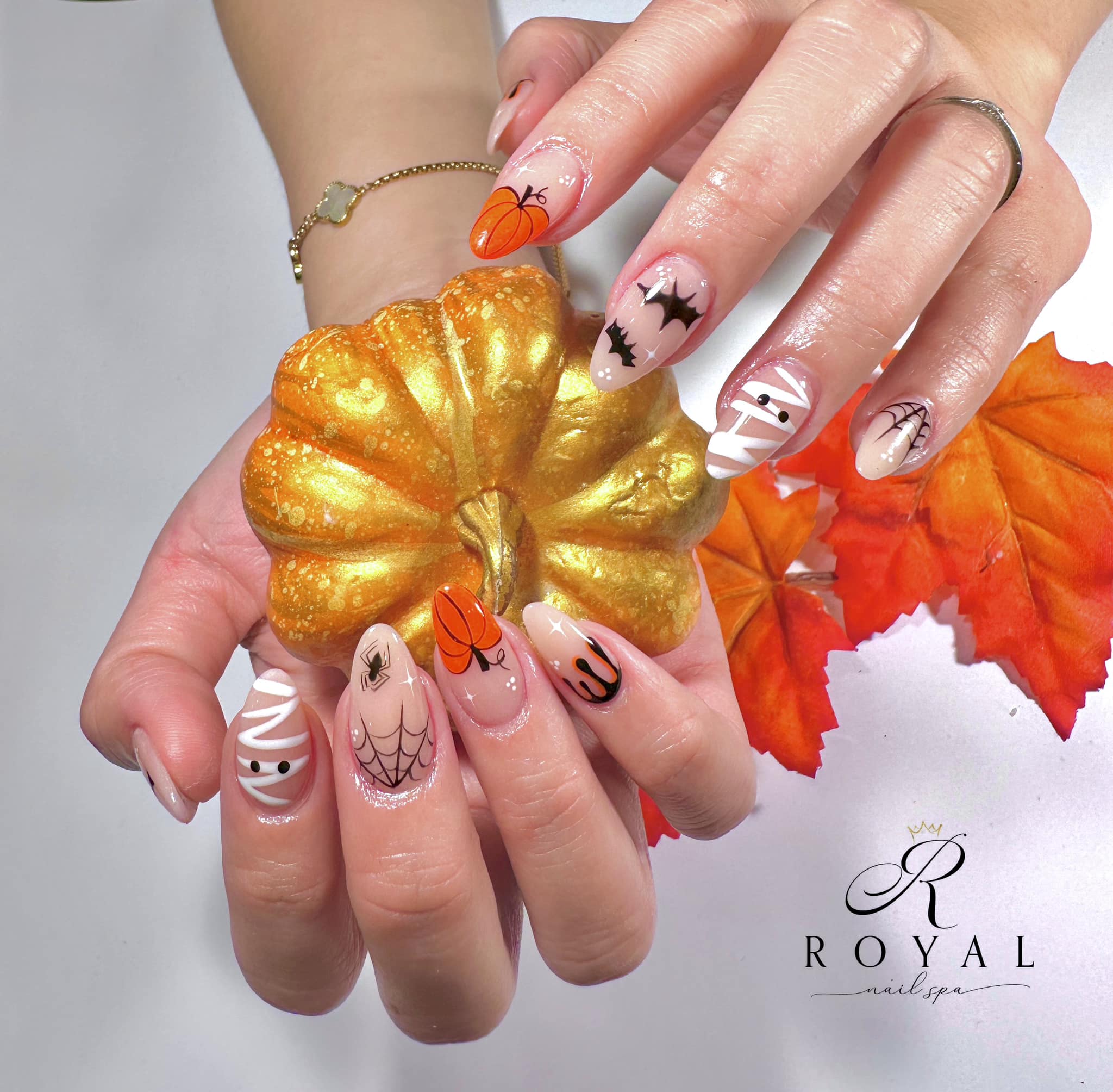 Royal Nail Spa in Glen Ellyn, IL (3)