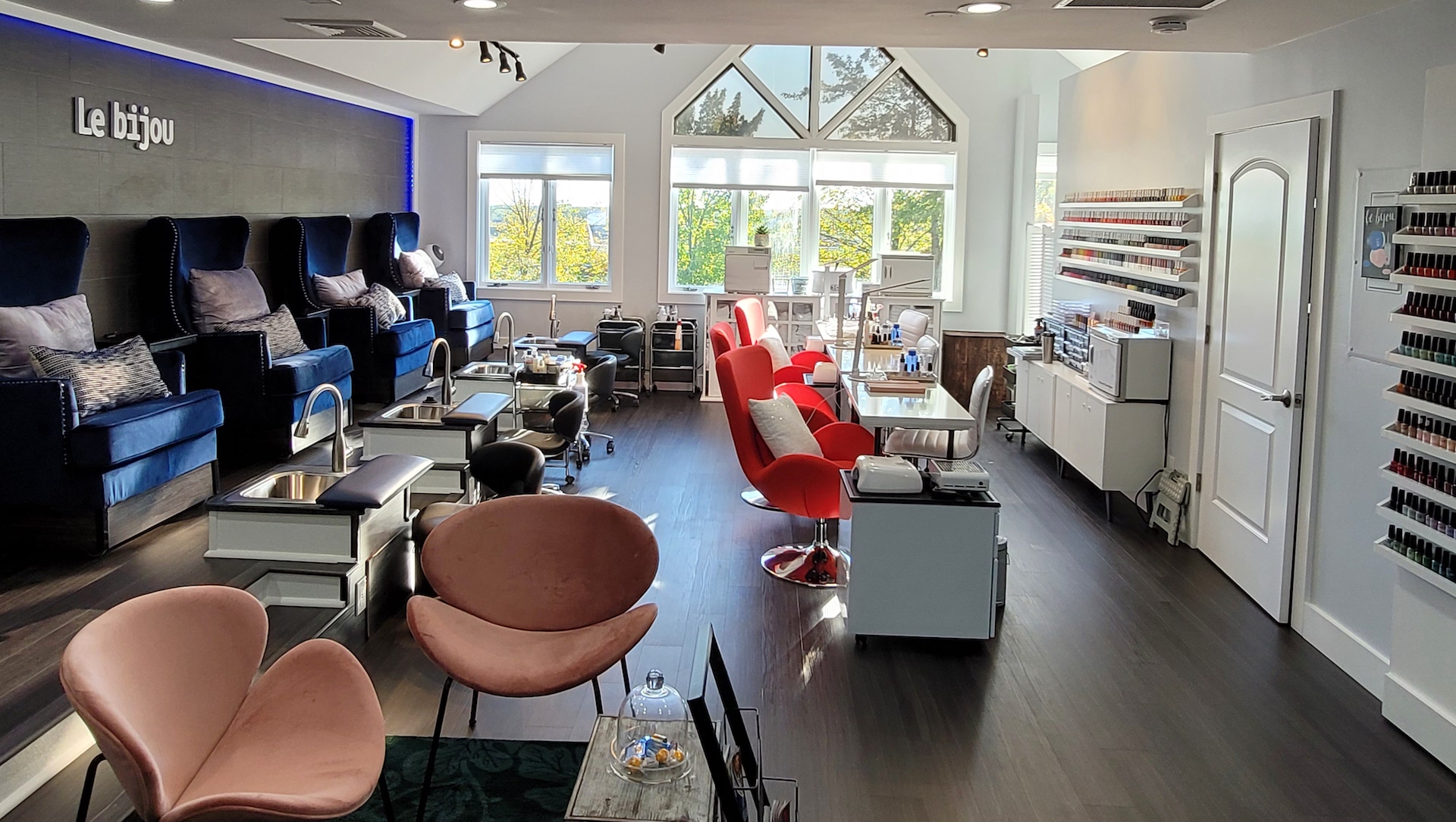 Le Bijou Nail lounge in Fairfax, VA