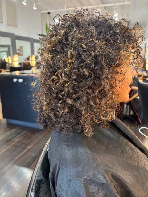 Maison Salon Deux in San Mateo, CA (2)
