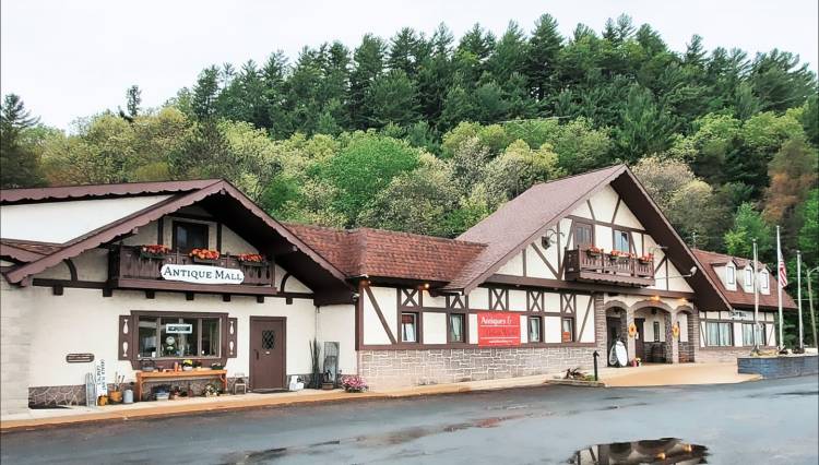 Target Bluff German Haus in Camp Douglas, WI (4)
