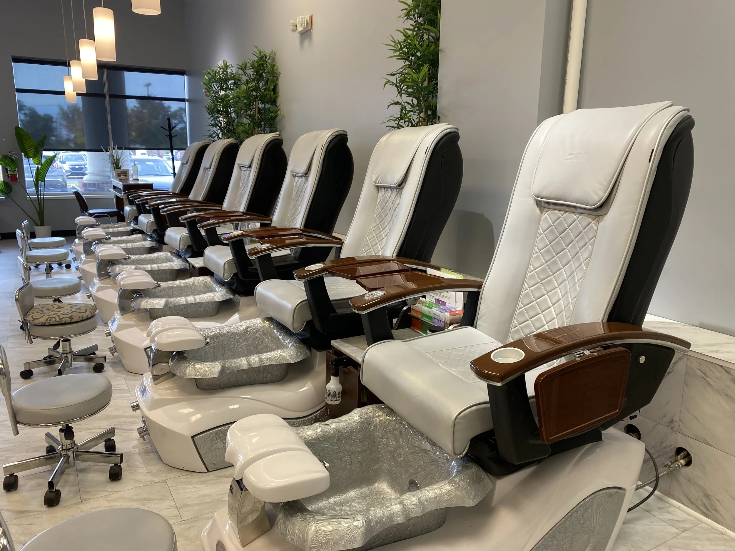 Lux Nails & Spa in Centerville, OH