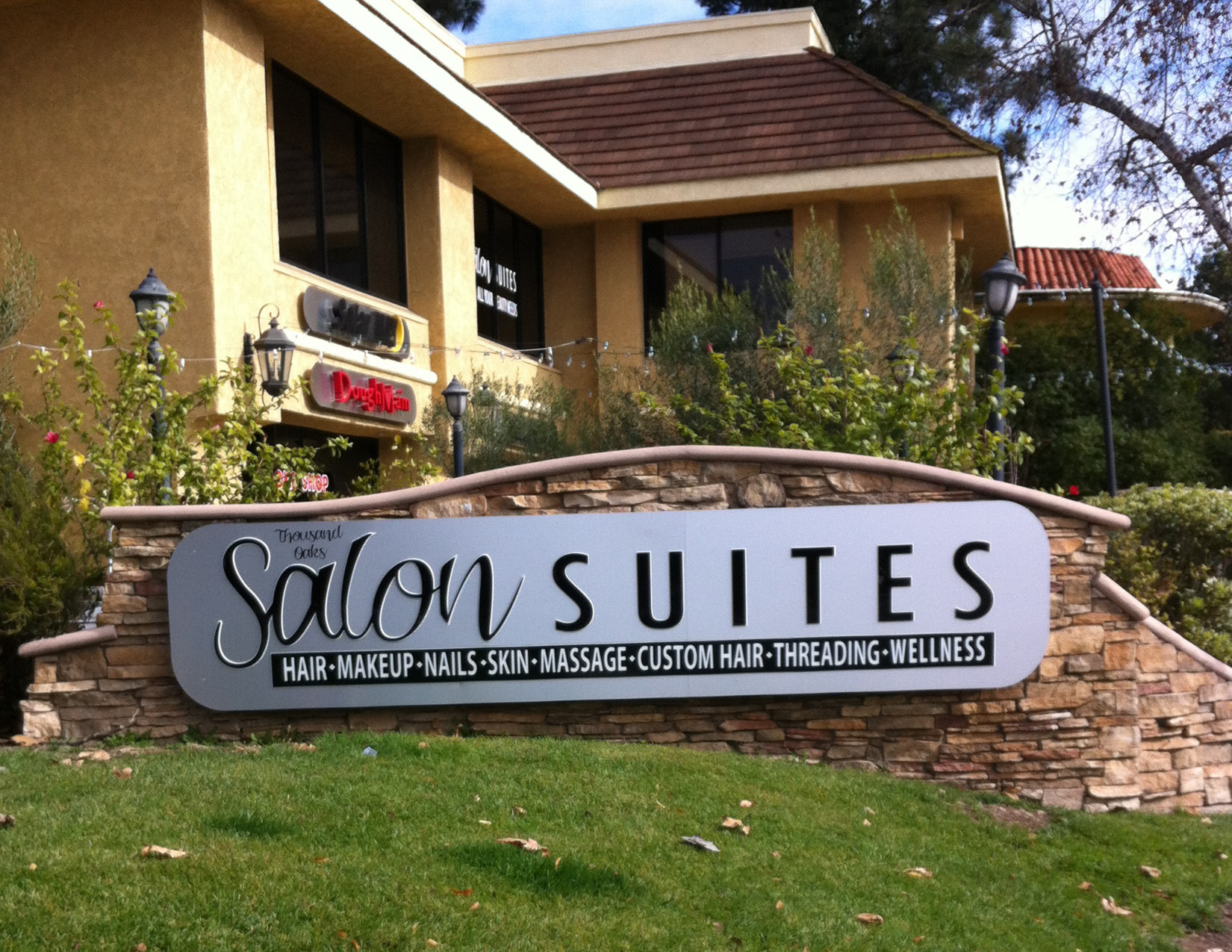 TO SALON SUITES in Thousand Oaks, CA