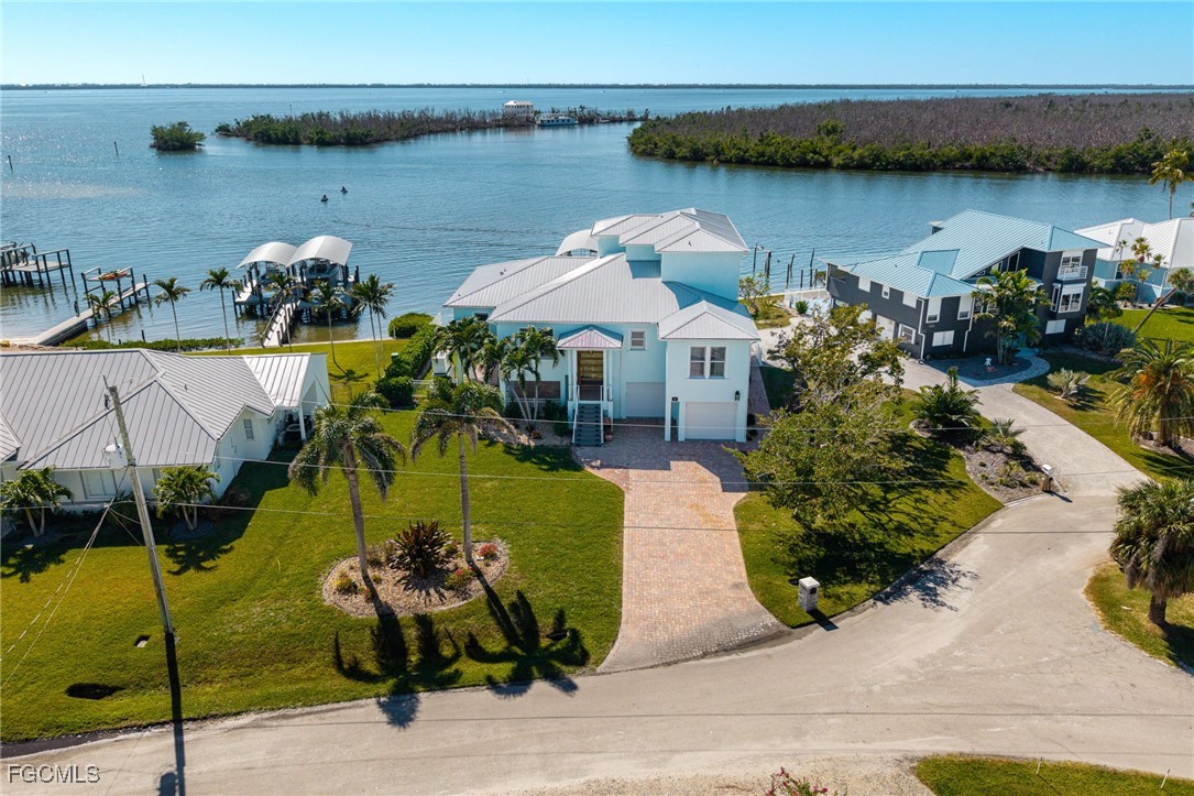 Coastal Luxury Living Group - Alexis Hansen in Fort Myers, FL (2)