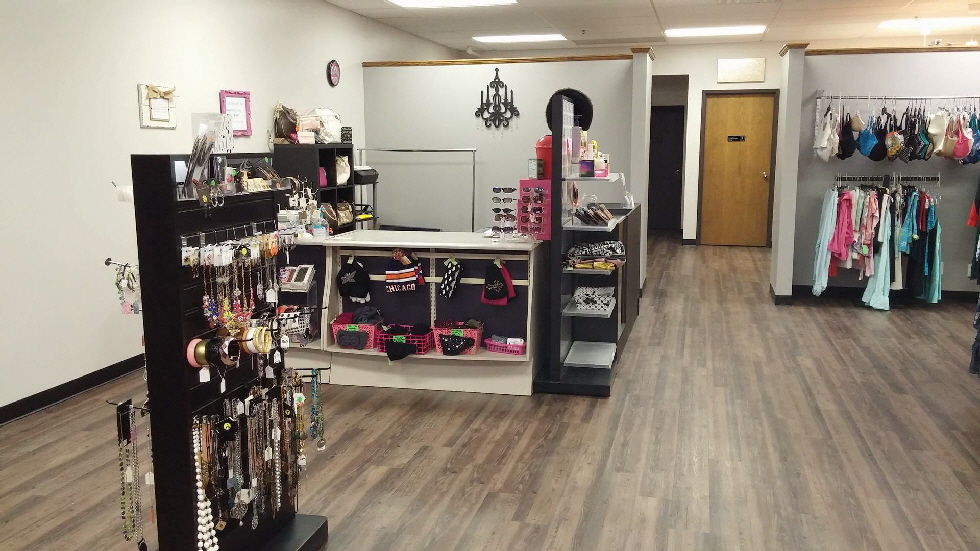Secondhand Curves in Bloomingdale, IL (4)