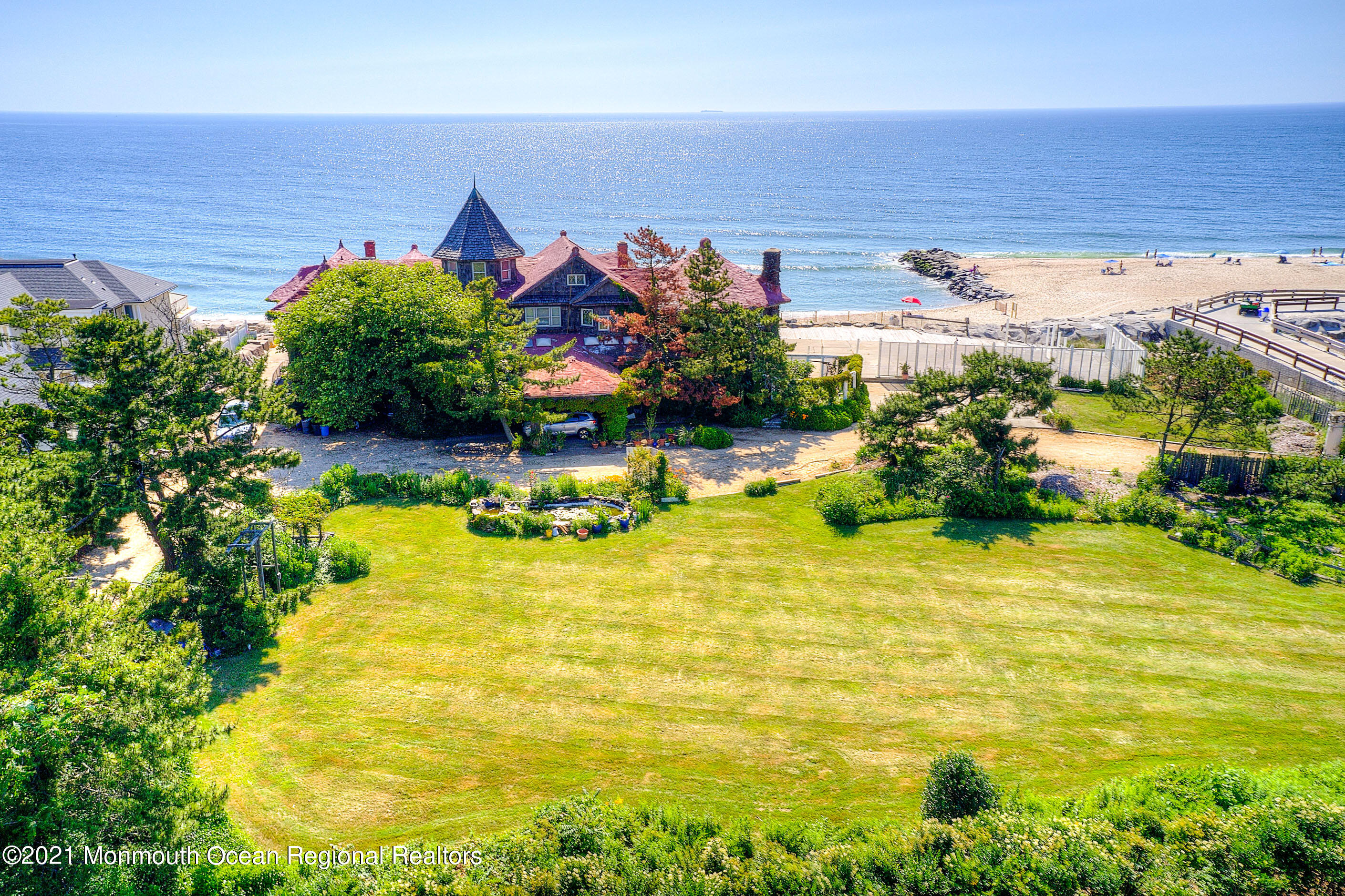 Danielle Lacko Team - Luxury Realtor at Douglas Elliman Fair Haven, NJ in Old Westbury, NY