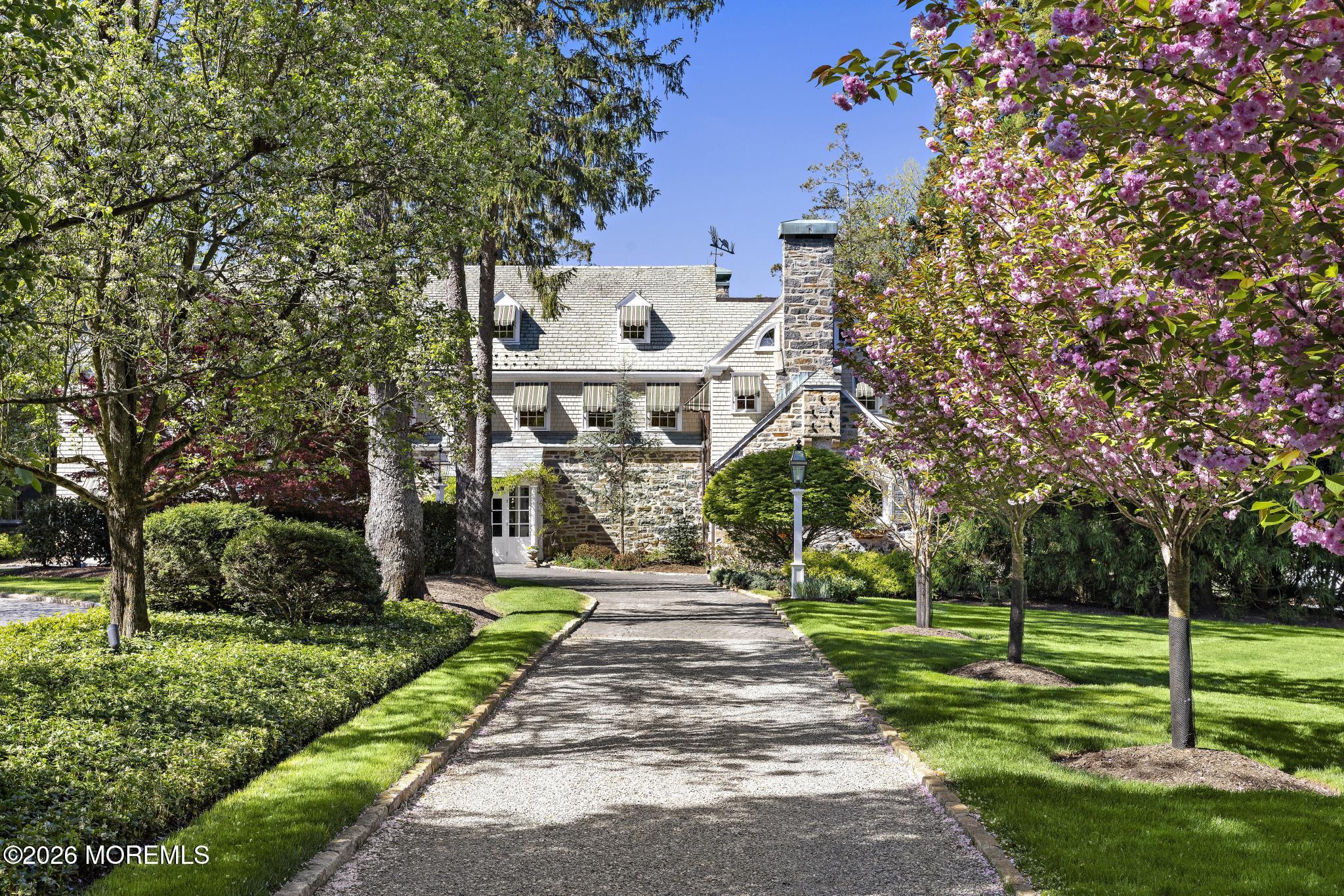 Danielle Lacko Team - Luxury Realtor at Douglas Elliman Fair Haven, NJ in Old Westbury, NY (2)