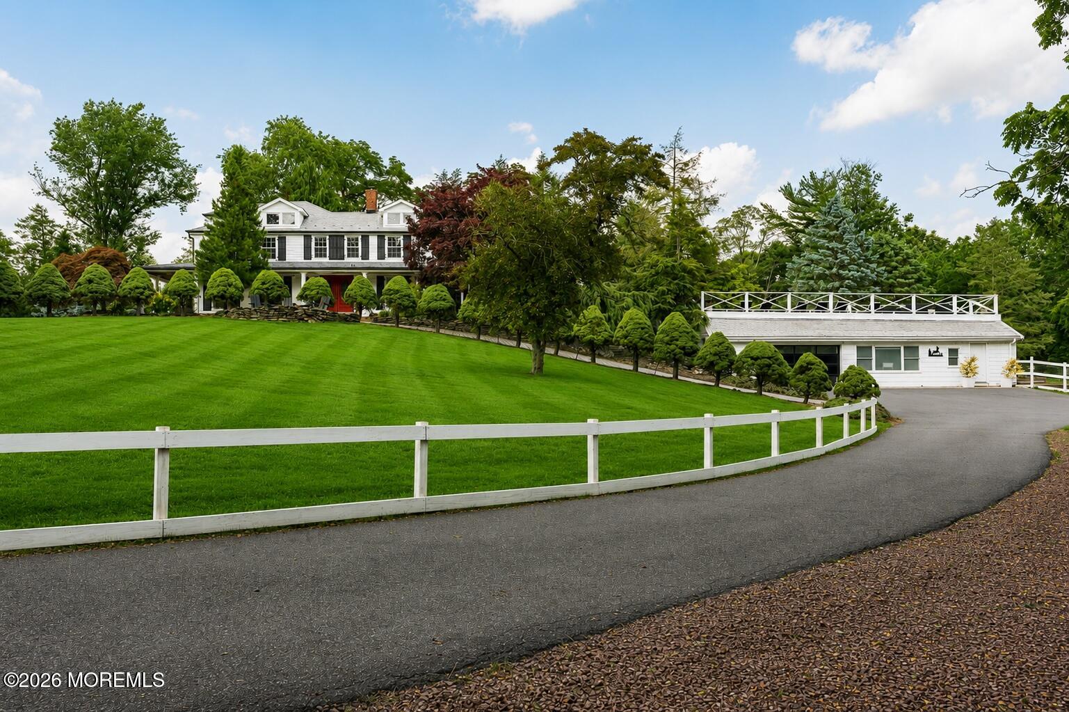 Danielle Lacko Team - Luxury Realtor at Douglas Elliman Fair Haven, NJ in Old Westbury, NY (6)