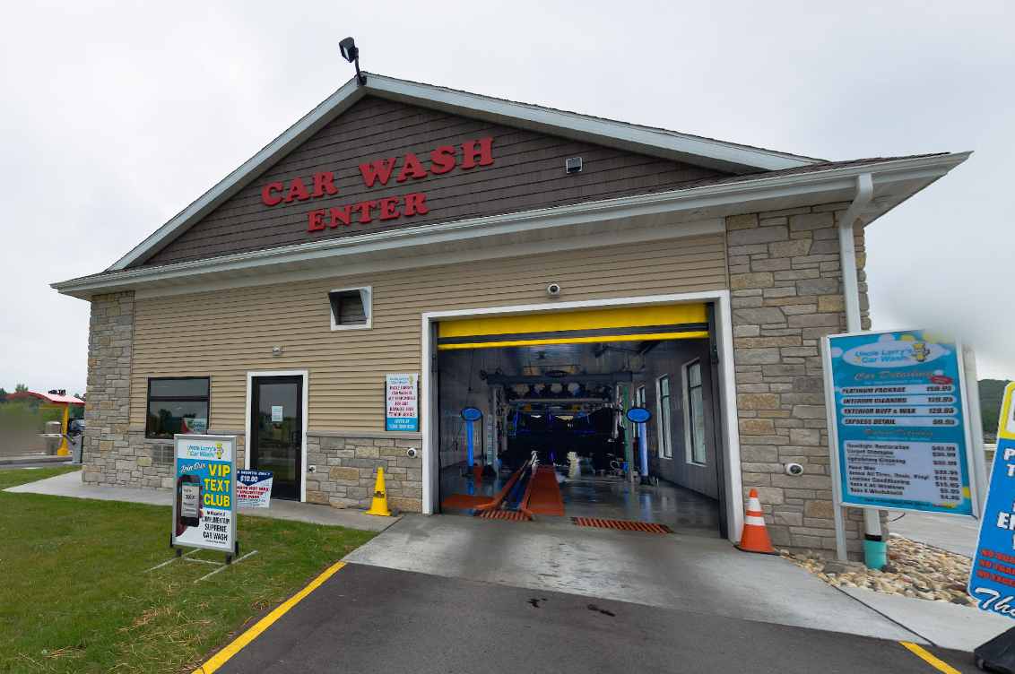 Uncle Larrys Car Wash in Hartford, WI (5)
