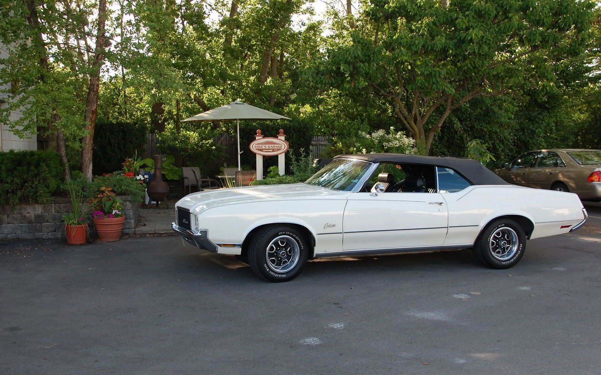 Mike's Garage in Northbrook, IL