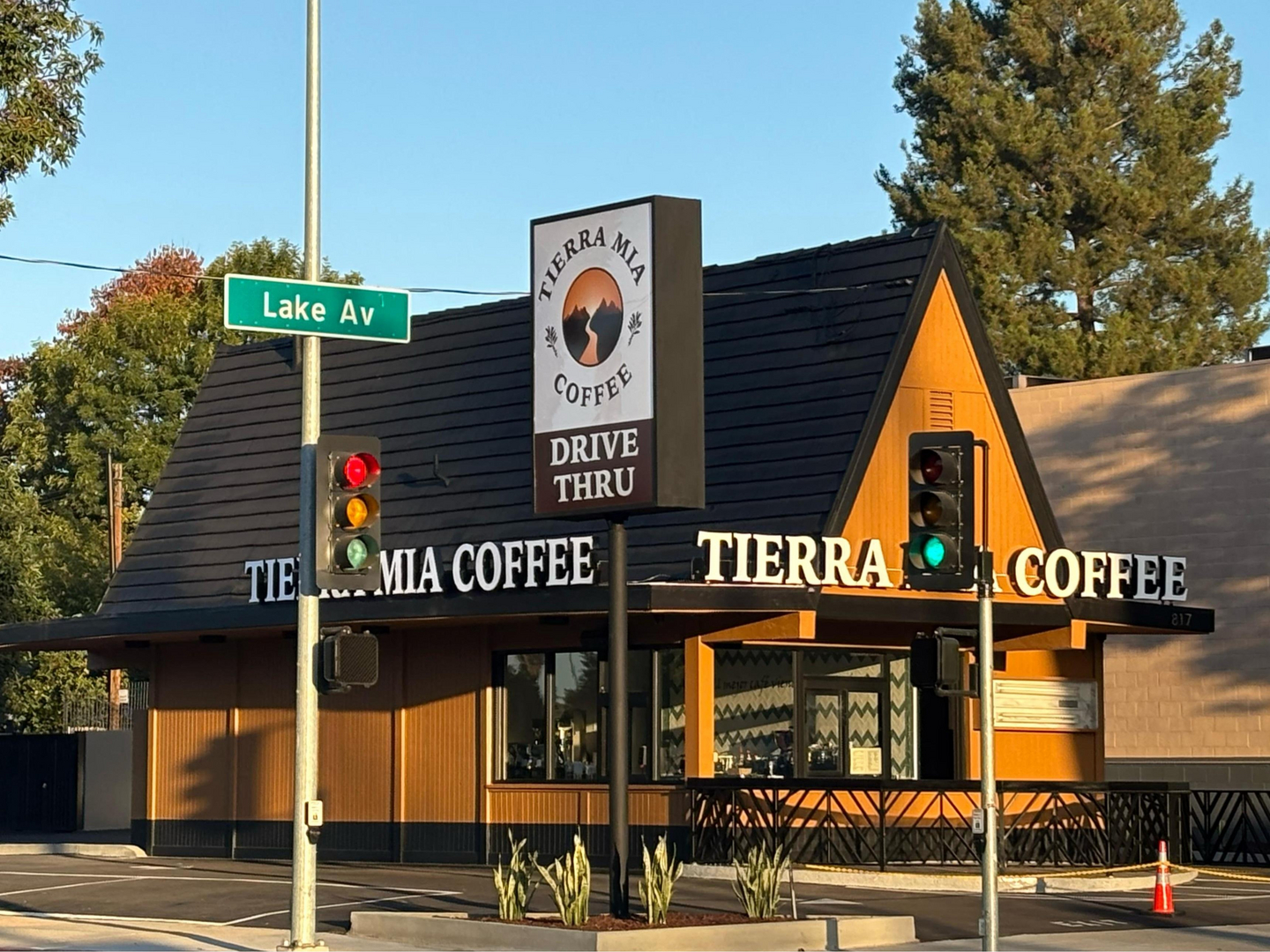 Tierra Mia Coffee Drive Thru in Anaheim, CA (2)