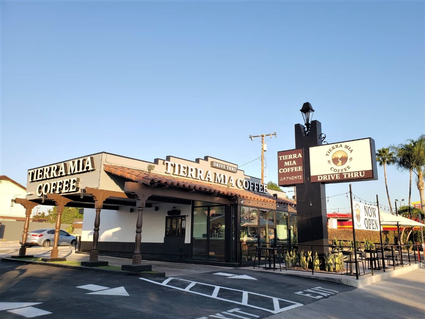 Tierra Mia Coffee Drive Thru in Anaheim, CA (5)