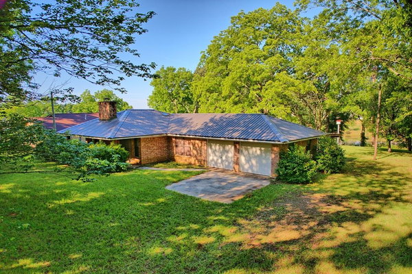 Purple Pig Realty LLC in Hemphill, TX