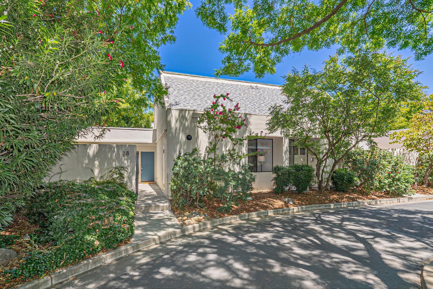 Anna Aljabiry Real Estate | Davis in Davis, CA