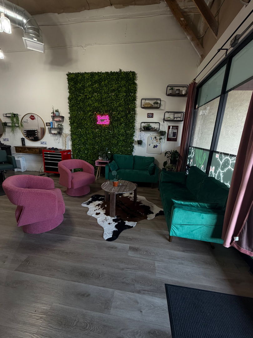 Desert MUAH Studio in Lancaster, CA (3)