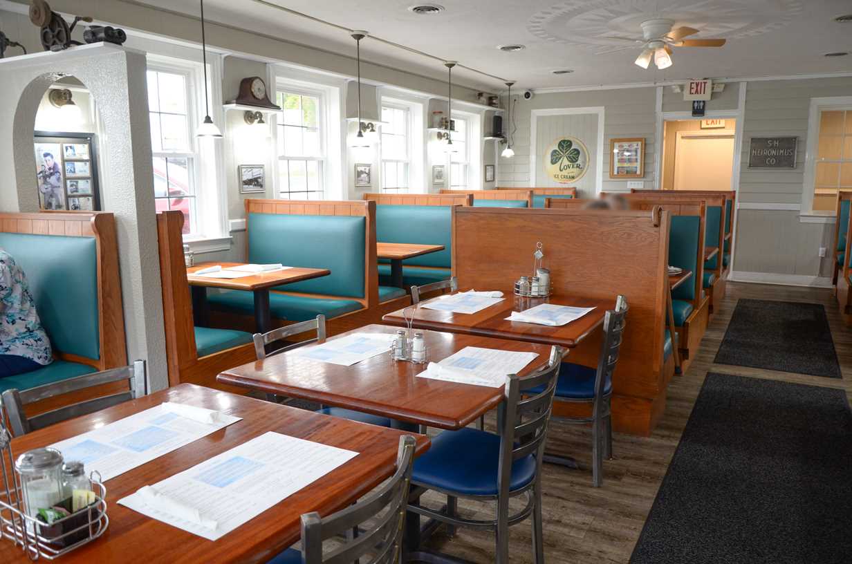 Renee's Family Restaurant in Vinton, VA (4)