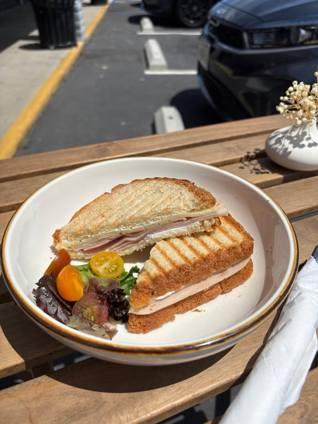 Miracle Coffee & Breakfast in Huntington Beach, CA (3)