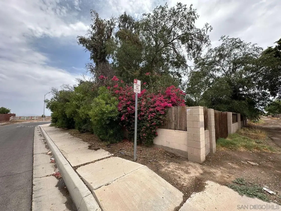 Your Dream Home Team | Gold Key Real Estate in El Centro, CA (4)