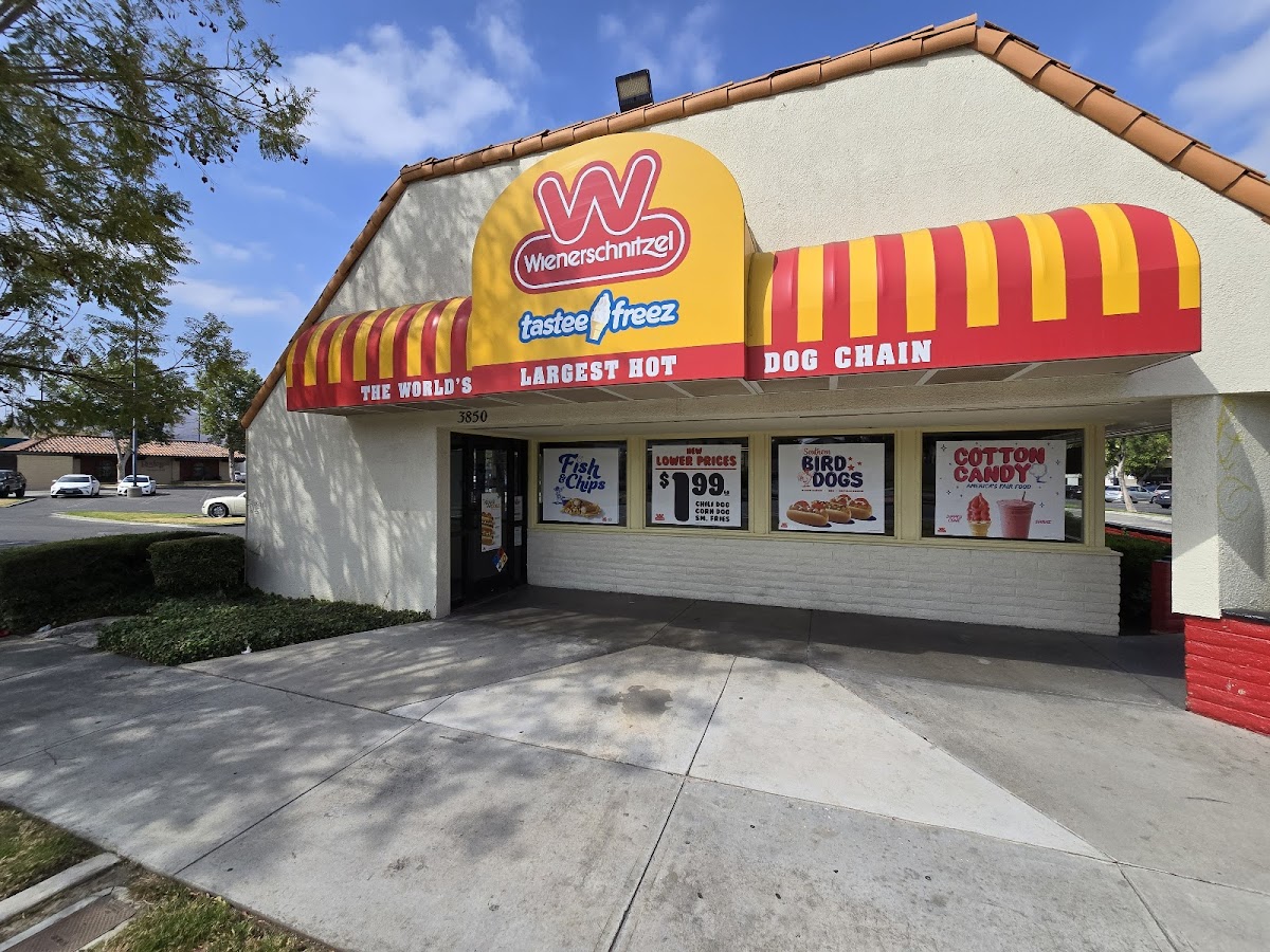 Hotlanta Wings and Things in Riverside, CA