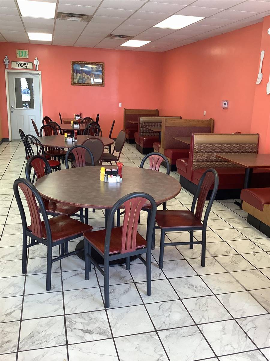 Georgie's Cafe and Family Restaurant in Marion, IN (4)