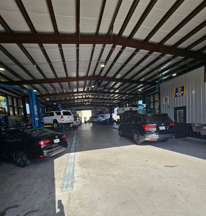D & R Automotive in Sarasota, FL