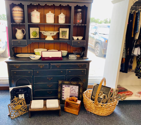 Between Friends Clothing & Tuxedo in Clute, TX (4)