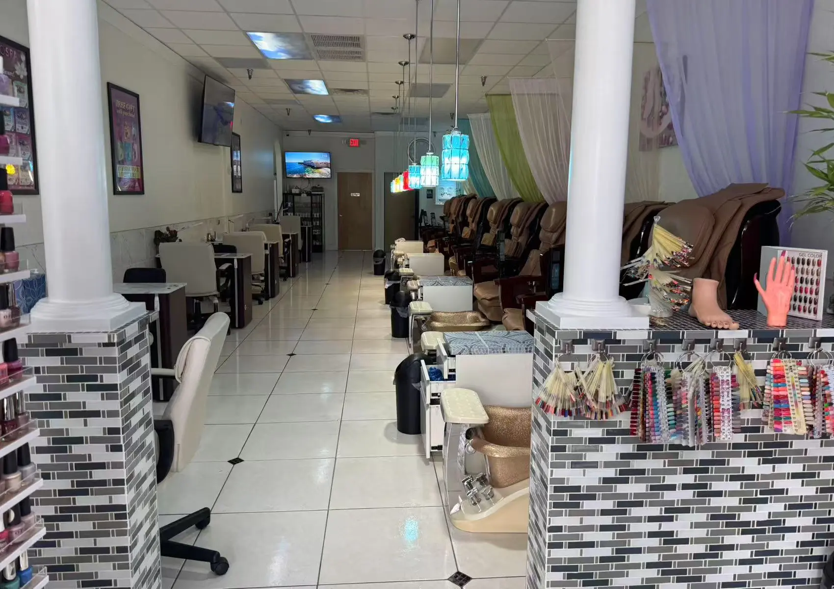 Luxury Hair Nail & Spa in Tavares, FL