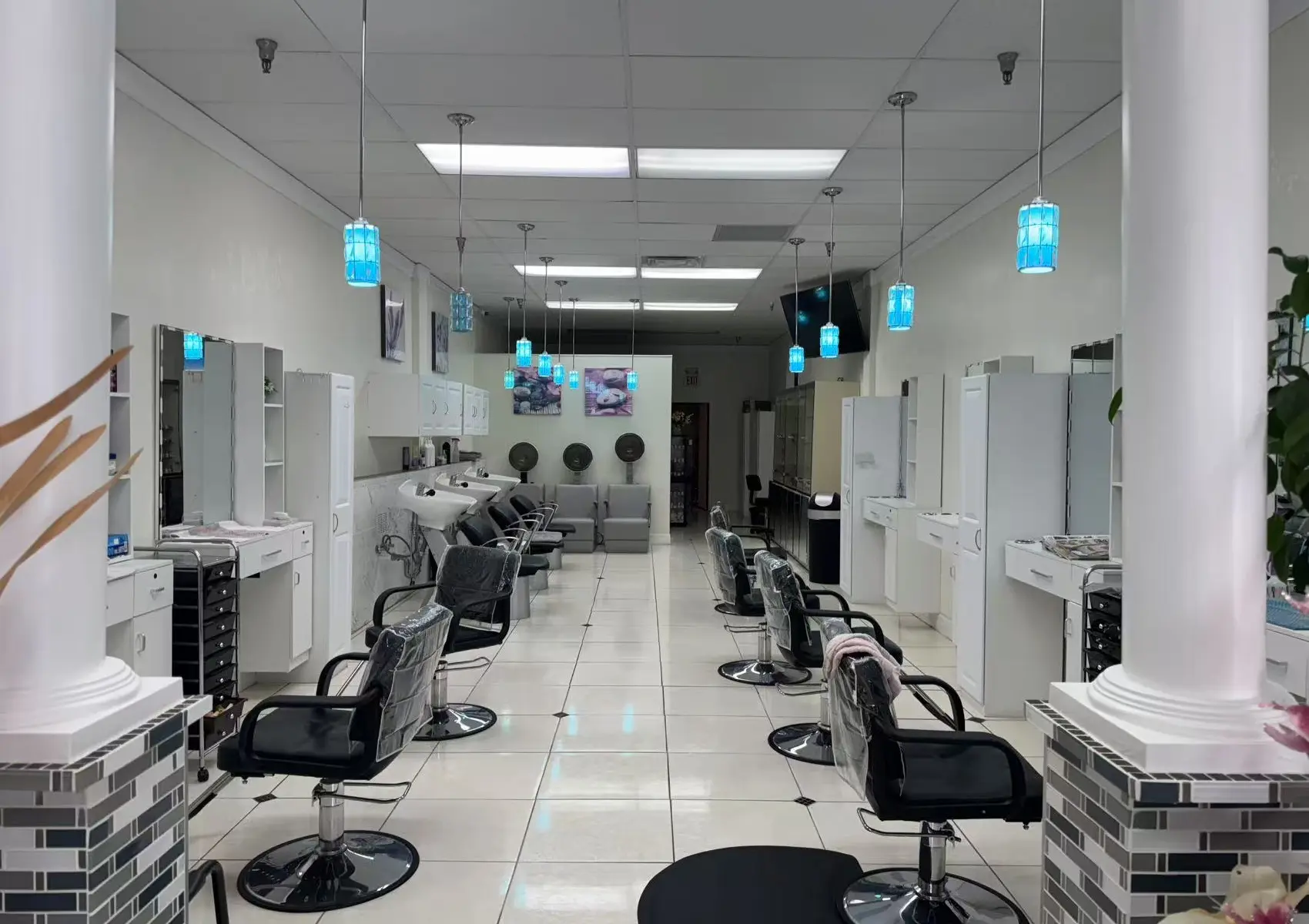 Luxury Hair Nail & Spa in Tavares, FL (3)