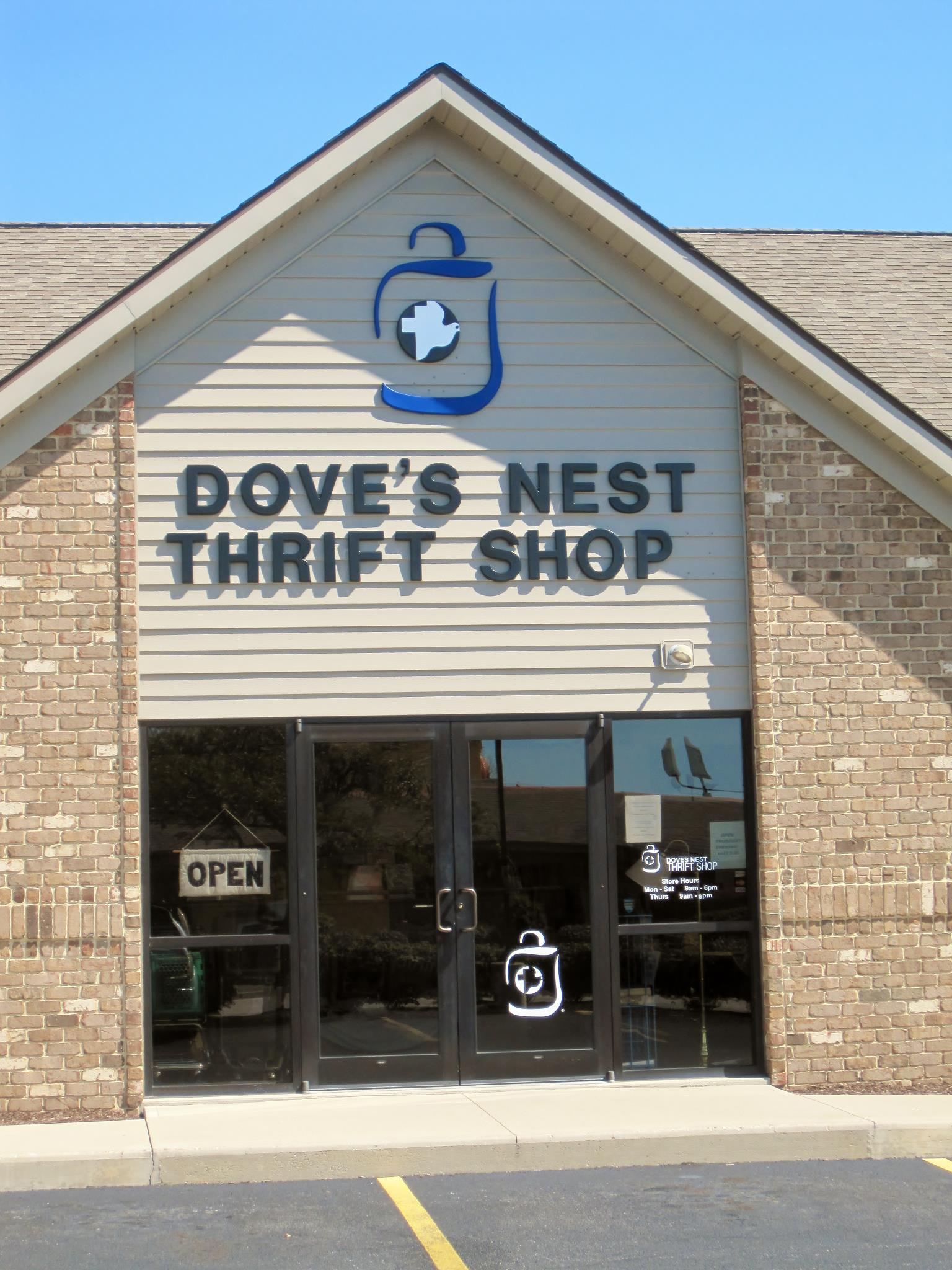 Dove’s Nest Thrift Shop in Fort Wayne, IN
