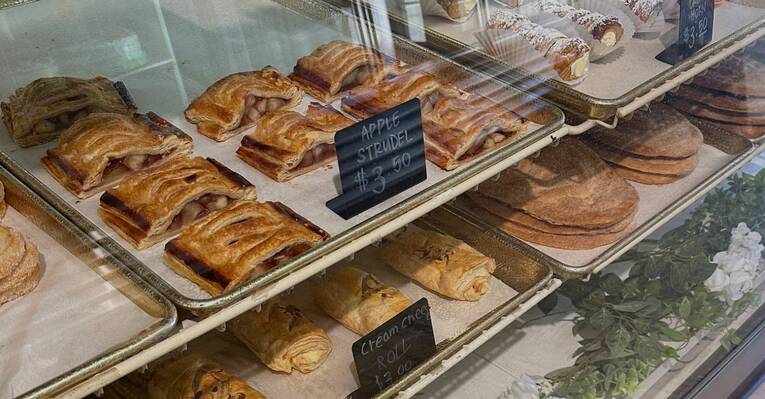 Delicieuse Princesse Bakery in Oakland, CA (3)